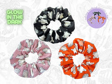 Cargar imagen en el visor de la galería, GLOW IN THE DARK GHOST SCRUNCHIES
