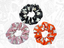 Cargar imagen en el visor de la galería, GLOW IN THE DARK GHOST SCRUNCHIES
